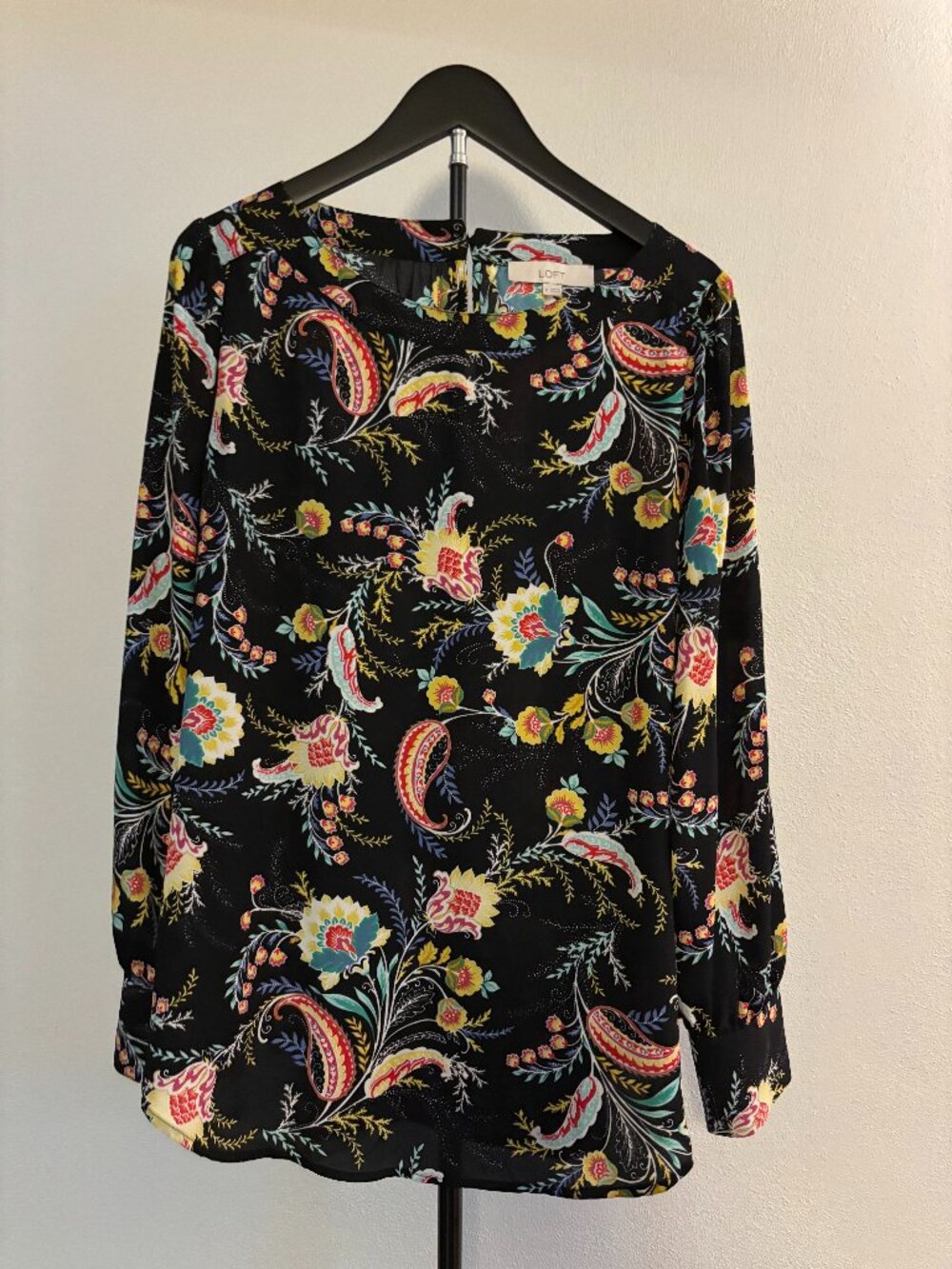 LOFT colorful pattenr business casual blouse top size medium long sleeve